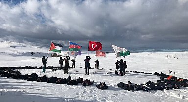İzciler -32 derecede şehitlerin izinden yürüdü