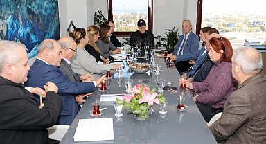 İzmir Narlıdere'de Başkan Engin muhtarlarla buluştu