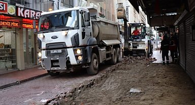 İzmit'in o caddesi öz kaynaklarıyla yenileniyor