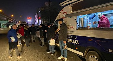 İzmit'te Başkan Hürriyet'ten emekçilere ikram