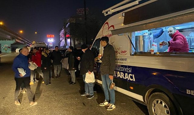 İzmit'te Başkan Hürriyet'ten emekçilere ikram