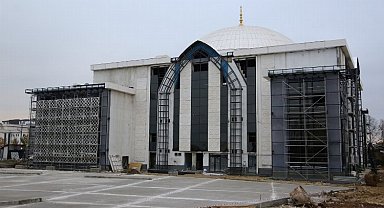 Kartepe'nin modern mimarili camisi yükseliyor