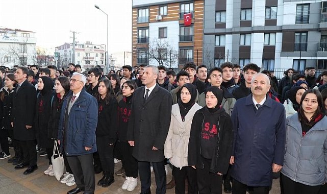 Kaymakam Özyiğit ve Başkan Büyükgöz bayrak töreninde