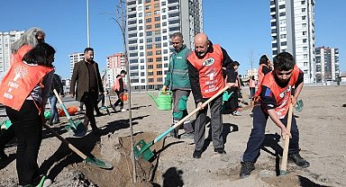 Kayseri Kocasinan'da toplu ağaç dikimi
