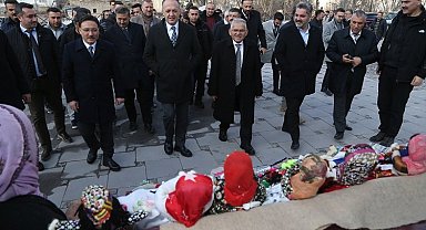 Kayseri protokolü Yazgı'yla Tahta Kilise'yi inceledi