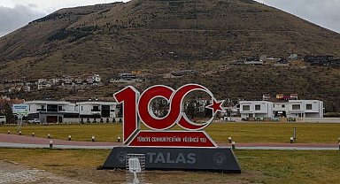 Kayseri Talas'ta paraşüt alanına anıt