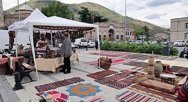 Kayseri Talas'ta yılın son antika pazarı