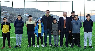 Kayseri Yahyalı'dan spor severler için halı saha