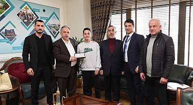 Kayserili şampiyon boksör Başkan Yalçın'a konuk oldu