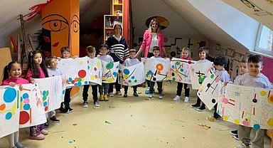 Küçük ressamlar işbaşında