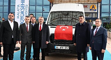 Malatya Büyükşehir'den TÖTM'e araç hediyesi
