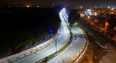 Manisa Mehmetçik Caddesi aydınlatmalarıyla yenilendi