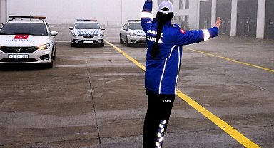 Manisa trafiğinde kadın zabıtalar iş başında