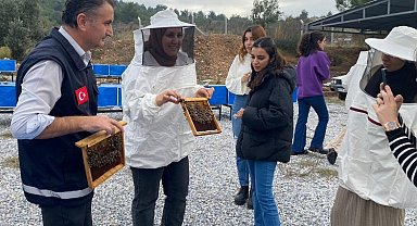 Manisa'da Arıcılık Eğitim Merkezi üniversitelileri ağırladı