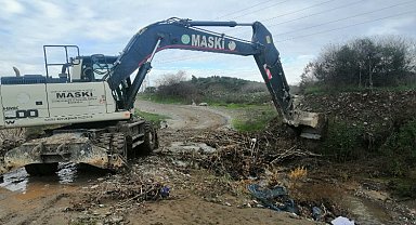 Manisa'da taşkınlara karşı dere temizliği