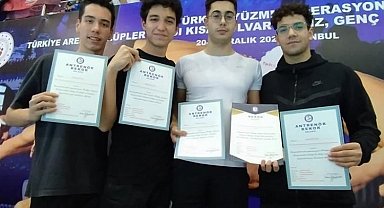 Manisalı yüzücülerden İstanbul'da başarılı performans