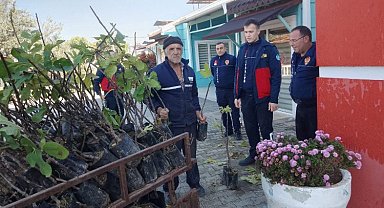 Manisa'nın 17 ilçesine 120 bine yakın meyve fidanı dağıtıldı