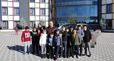 Mehmet Savran'dan Nevşehirli öğrencilere Togg sürprizi