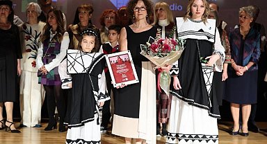 Mücadele ve sanatın buluştuğu defile