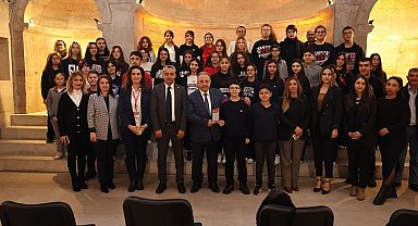 Mustafa Yalçın Kayserili gençlerle geleceği konuştu