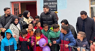 Müzisyen dostunun adı kütüphanede yaşayacak