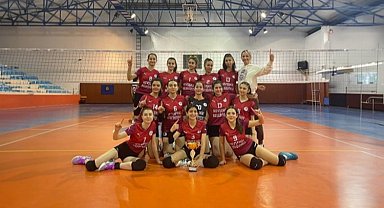 Nevşehirli kız voleybolcular namağlup şampiyon