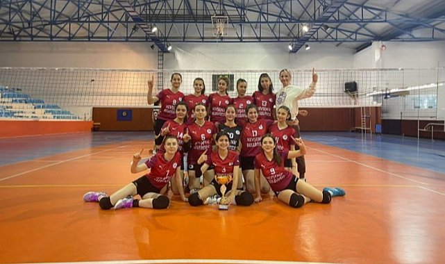 Nevşehirli kız voleybolcular namağlup şampiyon