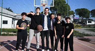 Omar Prewitt 'İspat'lı gençlerin konuğu oldu