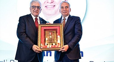 Osman Zolan'a Avrasya Hizmet Ödülü