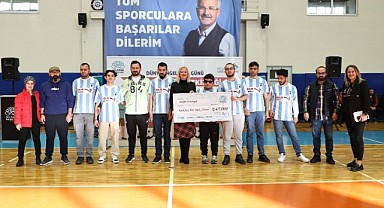 Özel çocukların gösterisi alkış aldı