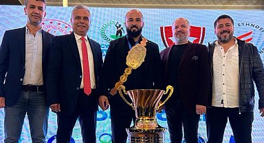 Paşa'nın Aslanı'nın kupa töreninde yalnız bırakmadı