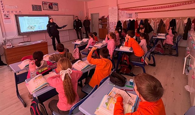 Pazaryeri'nde minik öğrencilere polislik mesleği tanıtıldı