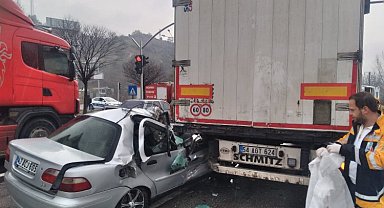 Pazaryeri'nde TIR'a otomobil çarptı! 1 ölü 1 yaralı