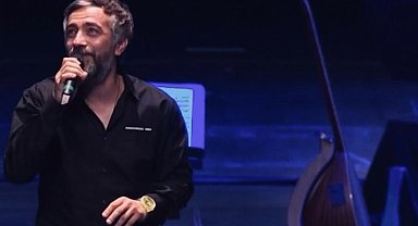 Resul Dindar İbrahim Erkal için sahnede