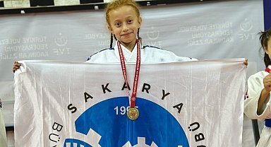 Sakaryalı sporcu minderden şampiyon ayrıldı