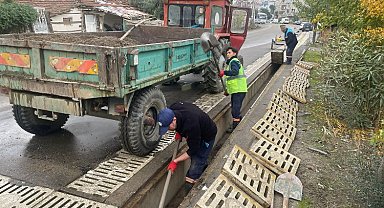 Salihli'de üç mahallede yağmur suyu ızgara temizliği