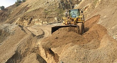 Sason'da heyelan! Kapanan köy yolları ulaşıma açıldı