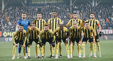 Süper Lig'de ilginç olay! İstanbul-Trabzon maçı yarıda kaldı!