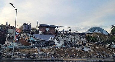 Üsküdar sahilinde kaçak bina yıkıldı