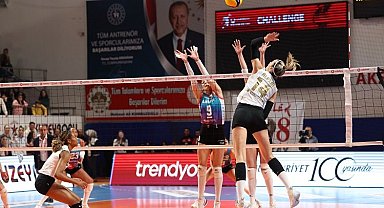VakıfBank sezonun ilk yarısını galibiyetle tamamladı
