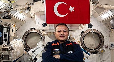 Alper Gezeravcı'dan Türk bayraklı paylaşım