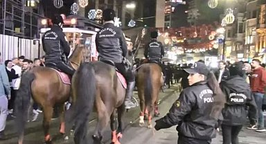 Atlı polisler İstiklal Caddesi'nde
