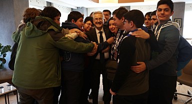 Başkan Erdem ve gençlerin sıcak buluşması