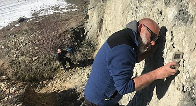Dokuz Eylül deprem araştırmalarını karada ve denizde hız verdi.. Tsunami risk analizi yapılıyor