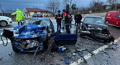 Düzce'de 2 otomobil çarpıştı: 1 ölü, 3 ağır yaralı