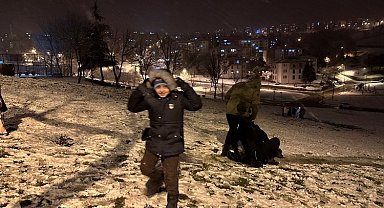 Düzce'de kar yağışı sevinçle karşılandı