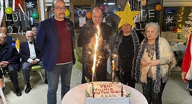 Gemlik'te yaşlı konuk evinde yılbaşı sevinci