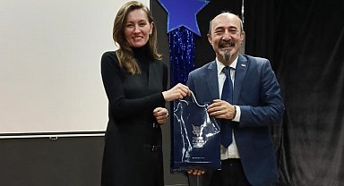 Girne Koleji Bursa öğrencilerine gazetecilik sunumu