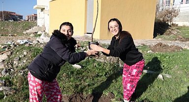 Manisa Büyükşehir gençleri toprakla buluşturdu