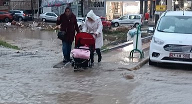 Mardin'de sağanak yağış hayatı felç etti